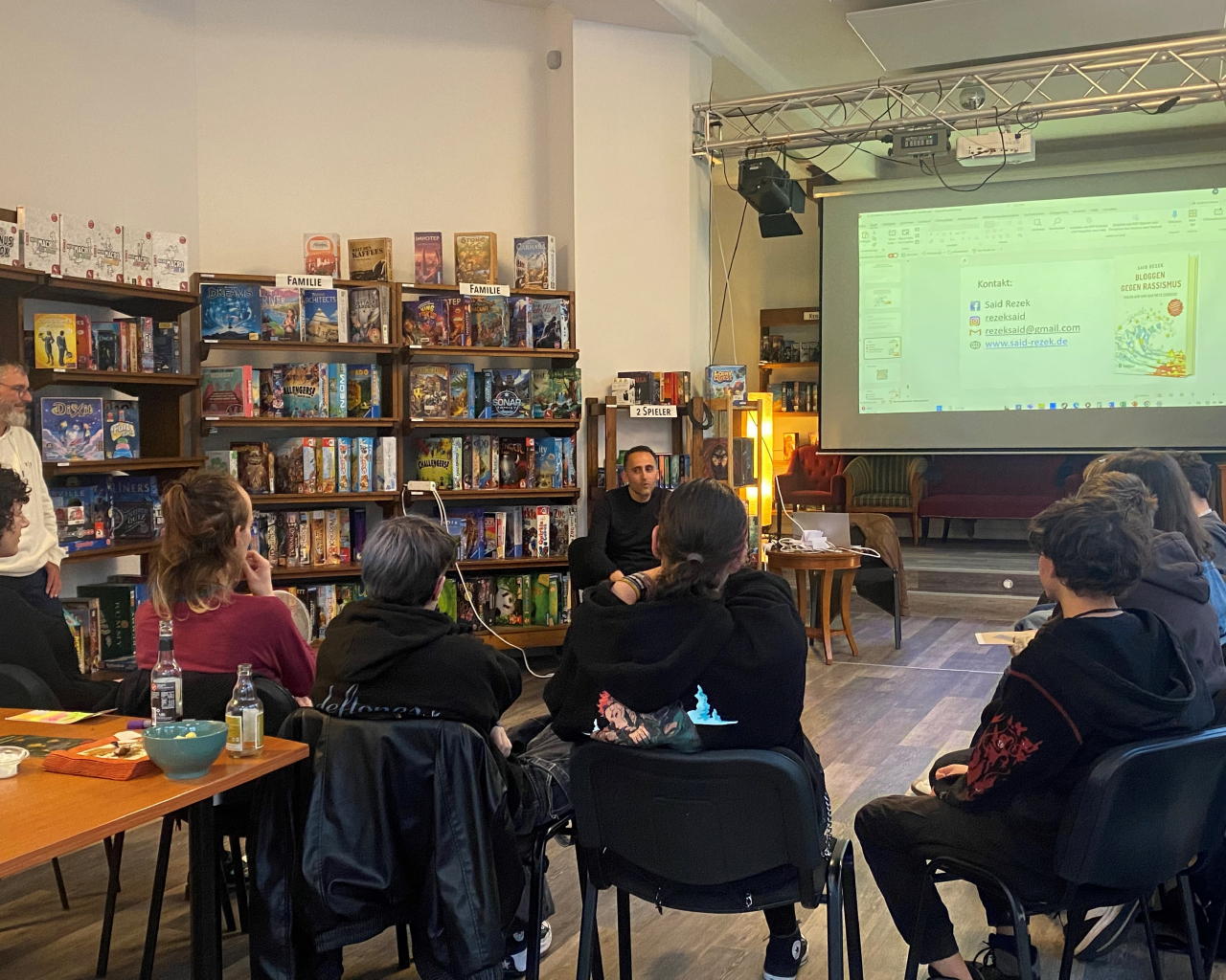 Sehr gut von den Jugendlichen angenommen wurde der Workshop Hate Speech. Foto (c) Daniela Franken-Vahrenholt